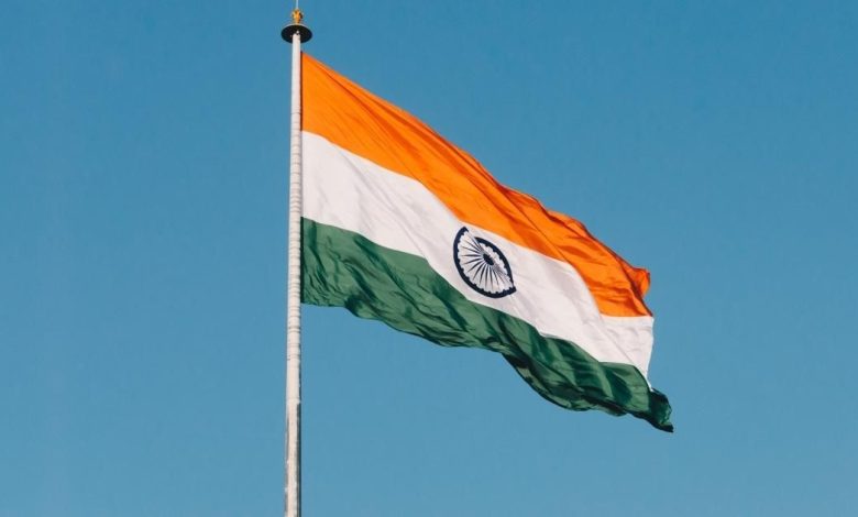 har-ghar-tiranga-kampagne:-die-indische-post-liefert-die-indische-nationalflagge-fuer-rs-25-zu-ihnen-nach-hause
